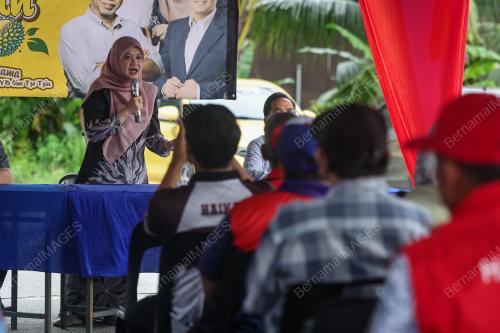 FADHLINA SIDEK