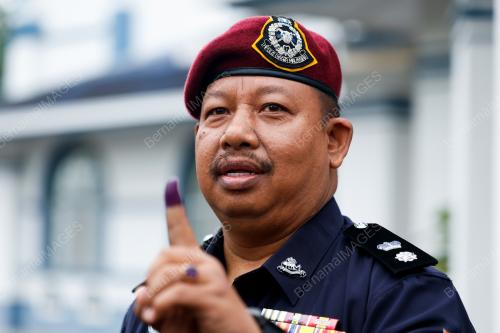 SUPERITENDAN AZHAR HASHIM