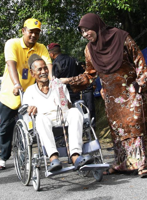 WARGA EMAS