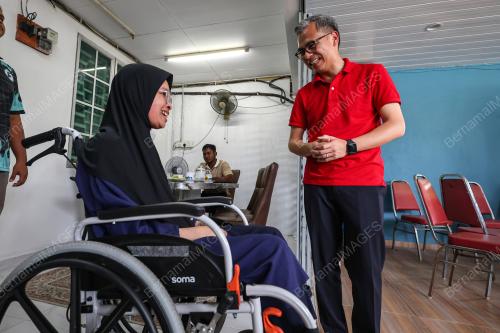 FAHMI FADZIL