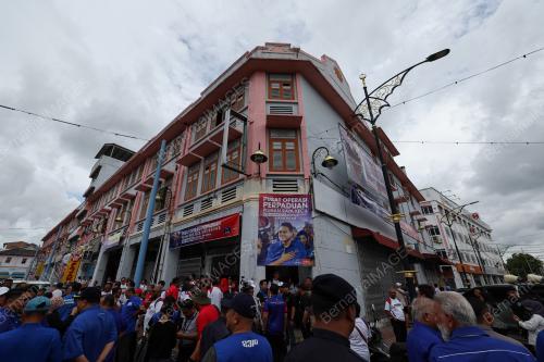 PUSAT OPERASI PERPADUAN PRK DUN MAHKOTA