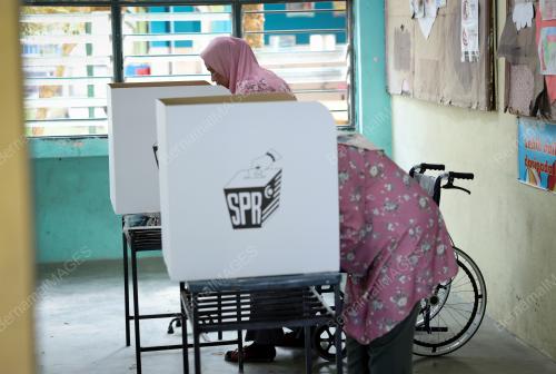 HARI PENGUNDIAN PRK KKB