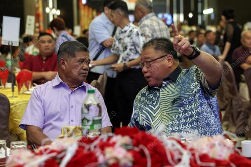 DATUK SERI TIONG KING SING