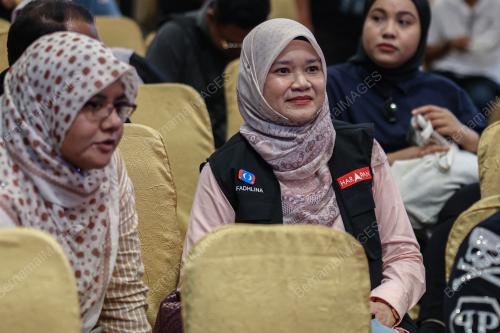 FADHLINA SIDEK