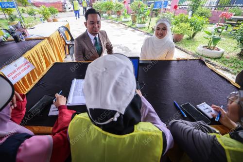 RAJA SEHARI MENGUNDI PRK MAHKOTA