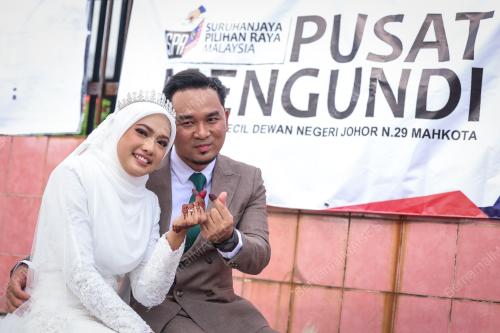 RAJA SEHARI MENGUNDI PRK MAHKOTA