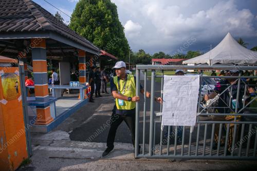 PETUGAS SURUHANJAYA PILIHAN RAYA