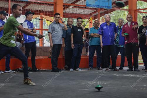 DATUK SERI ISMAIL SABRI YAAKOB