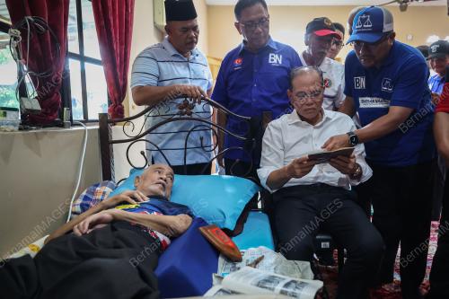 DATUK SERI WAN ROSDY WAN ISMAIL