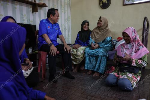 DATUK SERI AHMAD MASLAN