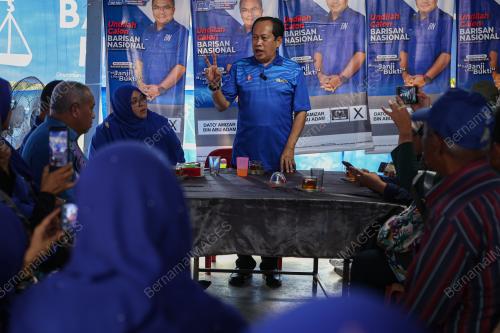 DATUK SERI AHMAD MASLAN