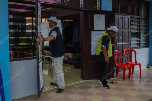 PUSAT MENGUNDI DITUTUP