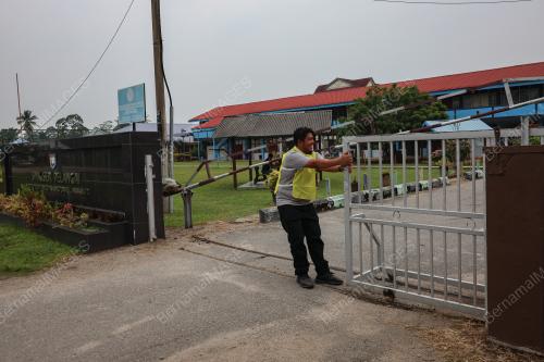 PUSAT MENGUNDI DITUTUP
