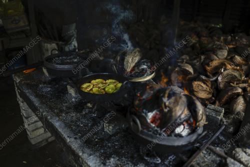 KUIH AKOK KIJAL LEGASI CHE WA LAH