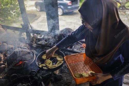 KUIH AKOK KIJAL LEGASI CHE WA LAH
