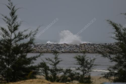 TINJAUAN CUACA HUJAN DAN LAUT BERGELORA