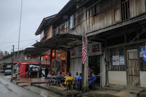 MASYARAKAT CINA HAINAN DI KG. BARU AYER JERNEH
