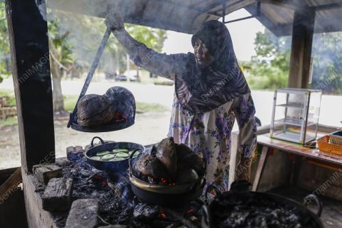KUIH AKOK KIJAL LEGASI CHE WA LAH