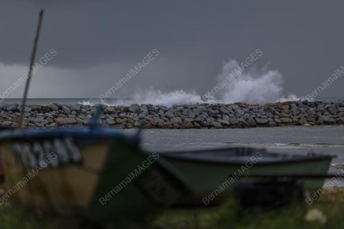 TINJAUAN CUACA HUJAN DAN LAUT BERGELORA