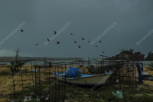 TINJAUAN CUACA HUJAN DAN LAUT BERGELORA