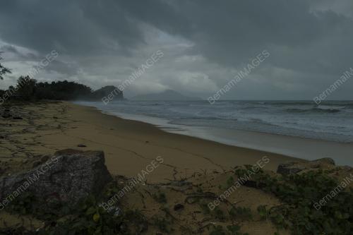 TINJAUAN CUACA HUJAN DAN LAUT BERGELORA
