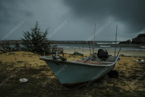 TINJAUAN CUACA HUJAN DAN LAUT BERGELORA