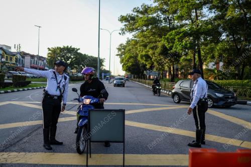 POLIS KAWAL PUSAT PENAMAAN CALON