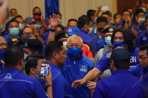 DATUK SERI BUNG MOKTAR RADIN
