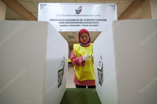 HARI MENGUNDI AWAL