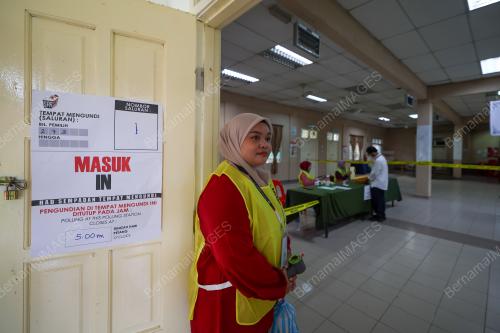 HARI MENGUNDI AWAL