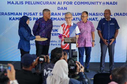 DATUK FAHMI FADZIL