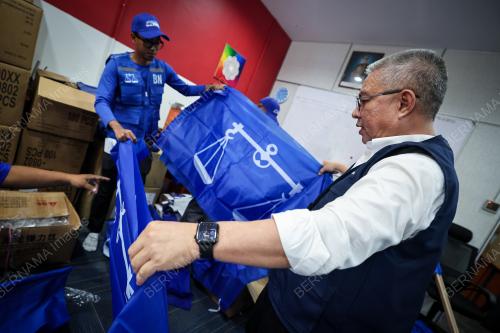 DATUK SERI DR ADHAM BABA