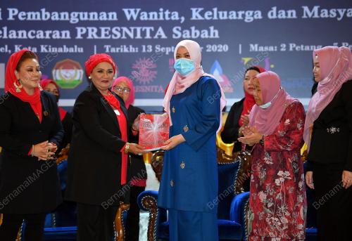DATUK SERI RINA HARUN