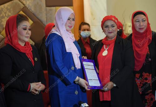 DATUK SERI RINA HARUN