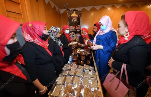 DATUK SERI RINA HARUN