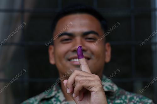 HARI MENGUNDI AWAL