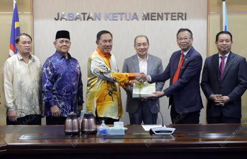 DATUK SERI HAJIJI NOOR