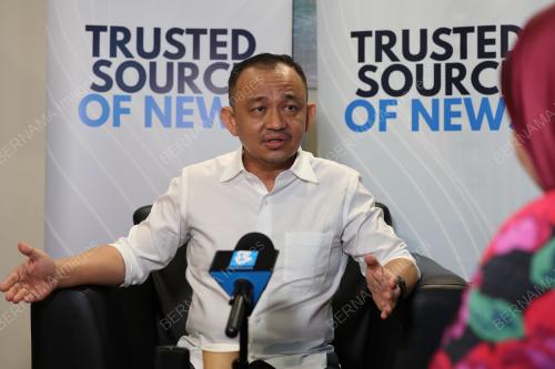 DR MASZLEE MALIK
