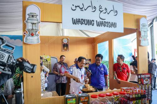 DATUK SERI AHMAD MASLAN