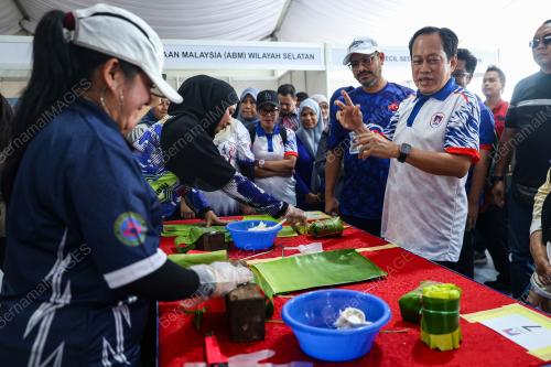 DATUK SERI AHMAD MASLAN