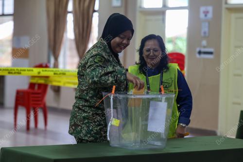 HARI MENGUNDI AWAL