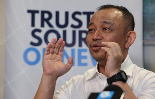 DR MASZLEE MALIK