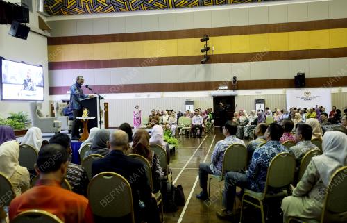 TAN SRI WAN AHMAD DAHLAN ABDUL AZIZ