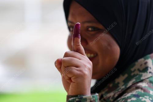 HARI MENGUNDI AWAL
