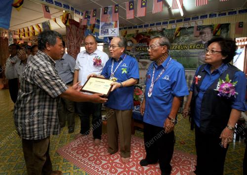 PRN41_28042016_SARAWAK_DOUGLAS