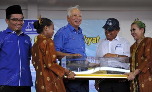 PRN42_30042016_PM_MUKAH