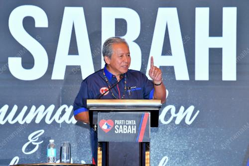 DATUK SERI ANIFAH AMAN