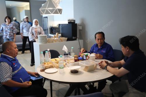 DATUK SERI AHMAD MASLAN