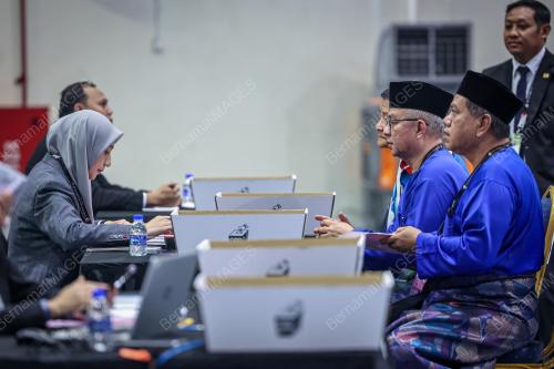 DATUK SERI DR ADHAM BABA