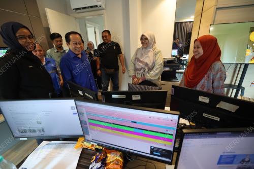 DATUK SERI AHMAD MASLAN